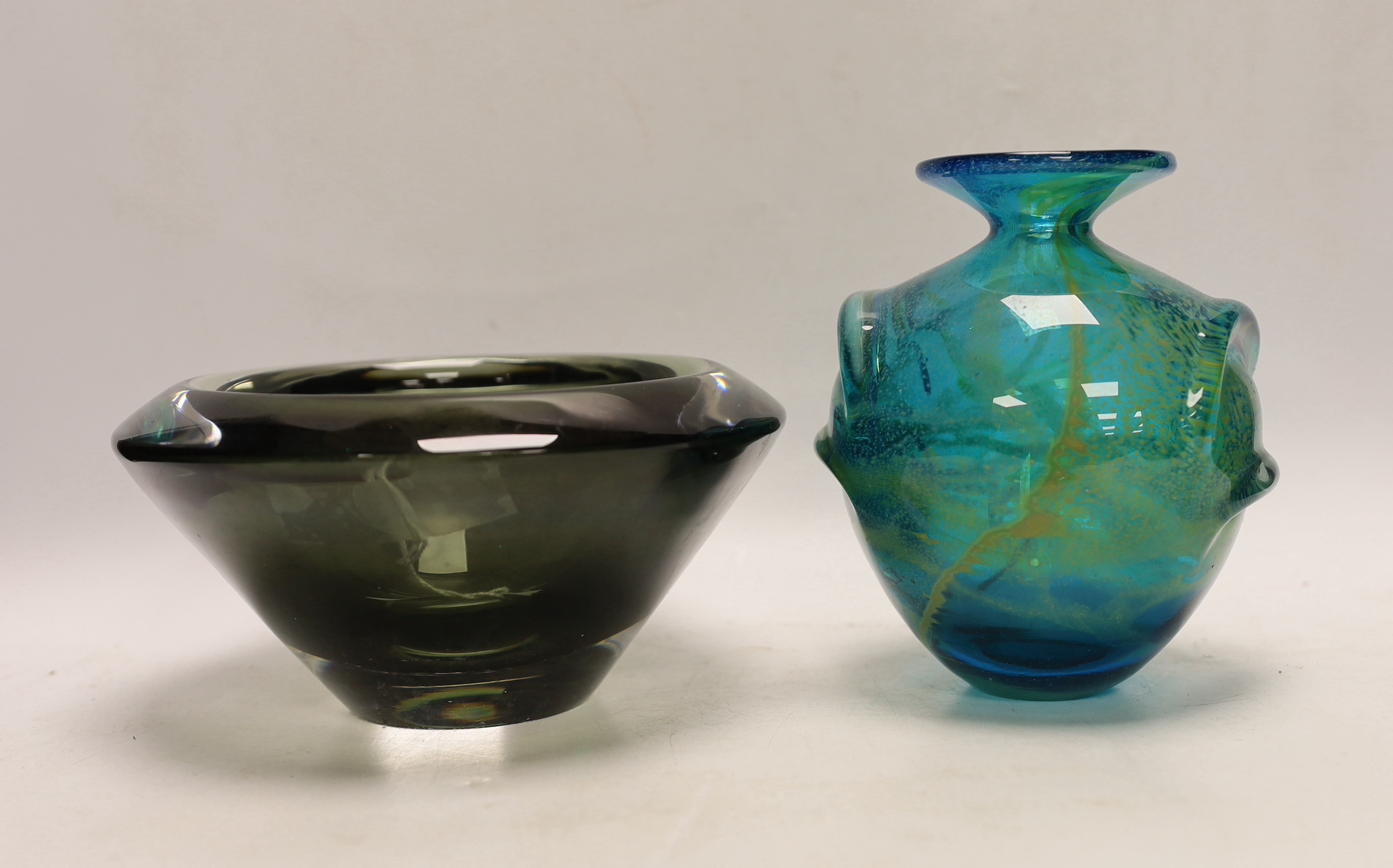 A Mdina 'Pulled Ear' glass vase, a Monart glass dish and an art glass bowl, tallest 15.5cm